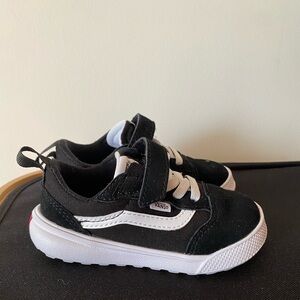 Vans Ultrarange 66 V Black and White Kids Sneakers